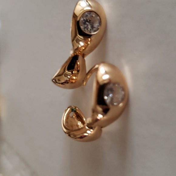 Earing - Picture 2 of 4